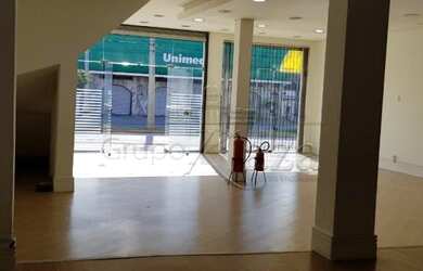 Imagem: O depósito possui 2 Vagas na garagem e 150m² de Área e está