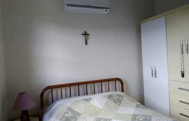 Imagem: A casa e possui 3 Dormitórios, Suítes, 2 Banheiros, 1 Vaga