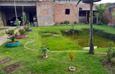 Imagem: A casa possui 3 Dormitórios, 1 Banheiro, 2 Vagas na garagem