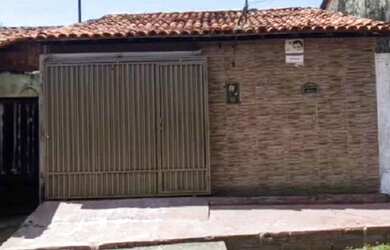 Imagem: A casa possui 2 Dormitórios, 1 Banheiro e 1 Vaga na garagem