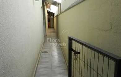 Imagem: A casa possui 2 Dormitórios, 2 Banheiros, 2 Vagas na garagem