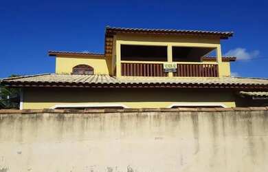 Imagem: A casa possui 4 Dormitórios, 4 Banheiros, 5 Vagas na garagem