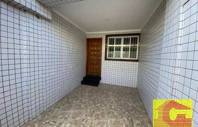 Imagem: A casa possui 3 Dormitórios, 2 Banheiros, 1 Vaga na garagem