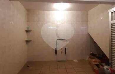 Imagem: A casa possui 3 Dormitórios, 2 Banheiros, 1 Vaga na garagem