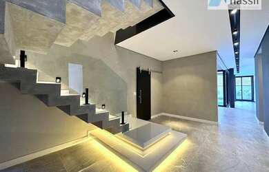 Imagem: A casa em condomínio possui 4 Dormitórios, 5 Banheiros, 4