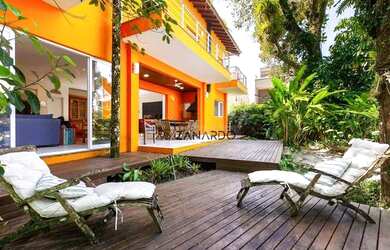 Imagem: A casa em condomínio possui 5 Dormitórios, 5 Banheiros, 4