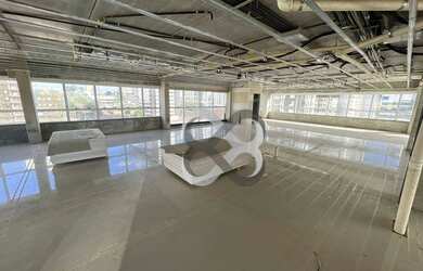 Imagem: O depósito possui 5 Vagas na garagem, 350m² de Área e está