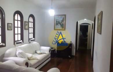 Imagem: A casa possui 2 Dormitórios, 1 Banheiro, 3 Vagas na garagem