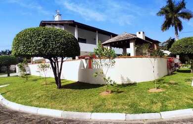 Imagem: A casa em condomínio possui 4 Dormitórios, 4 Banheiros, 4