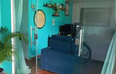 Imagem: A casa possui 2 Dormitórios, 1 Banheiro e está localizado