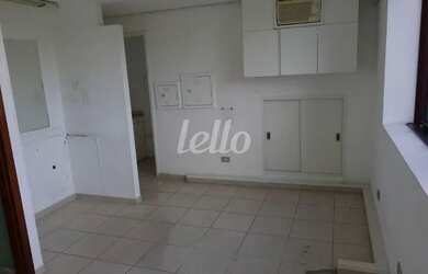 Imagem: O depósito possui 2 Vagas na garagem, 53m² de Área e está