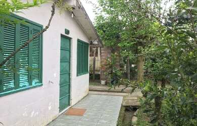 Imagem: A casa possui 2 Dormitórios, 1 Banheiro, 1 Vaga na garagem