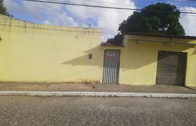 Imagem: A casa possui 2 Dormitórios, 2 Banheiros e está localizado