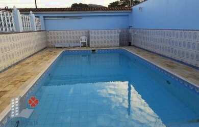 Imagem: A casa possui 3 Dormitórios, 2 Banheiros, 3 Vagas na garagem