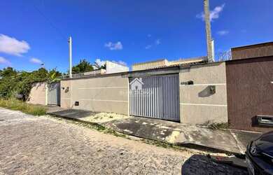 Imagem: A casa possui 2 Dormitórios, 2 Banheiros, 2 Vagas na garagem