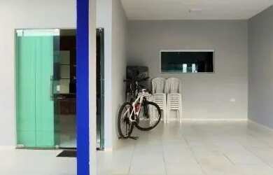 Imagem: A casa possui 3 Dormitórios, 3 Banheiros, 2 Vagas na garagem