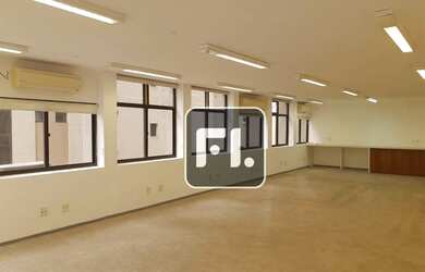 Imagem: O depósito possui 4 Vagas na garagem, 236m² de Área e está