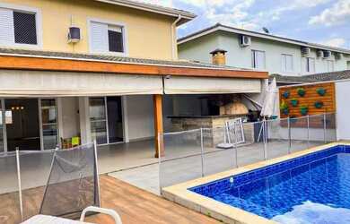 Imagem: A casa em condomínio possui 4 Dormitórios, 4 Banheiros, 3