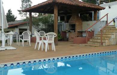 Imagem: A casa em condomínio possui 5 Dormitórios, 3 Banheiros, 5