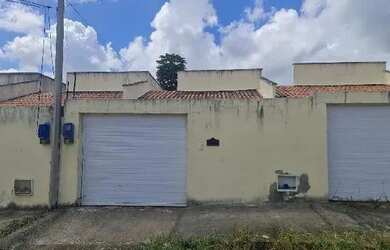 Imagem: A casa possui 2 Dormitórios, 1 Banheiro, 1 Vaga na garagem