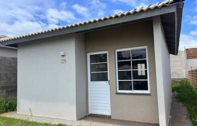 Imagem: A casa possui 2 Dormitórios, 1 Banheiro, 2 Vagas na garagem