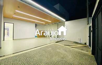 Imagem: A casa possui 3 Dormitórios, 3 Banheiros, 2 Vagas na garagem