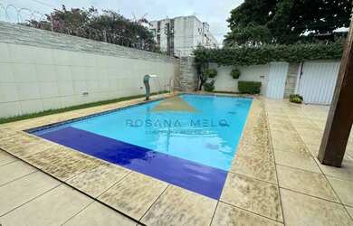 Imagem: A casa possui 5 Dormitórios, 2 Banheiros, 4 Vagas na garagem