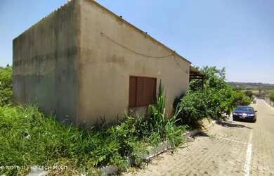 Imagem: O terreno possui 400m² de Área e está localizado em Riacho