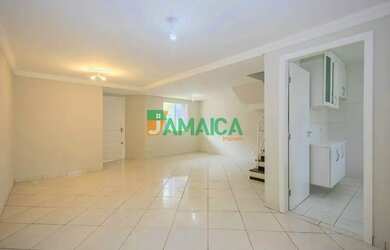 Imagem: A casa possui 3 Dormitórios, 4 Banheiros, 2 Vagas na garagem