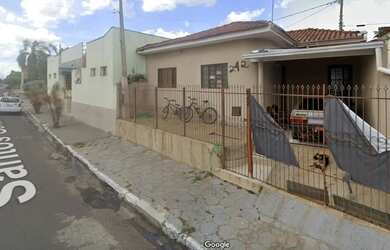 Imagem: A casa possui 2 Dormitórios, 1 Banheiro, 1 Vaga na garagem