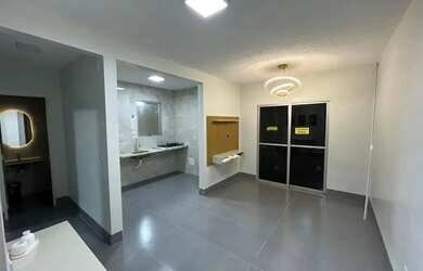 Imagem: A casa possui 2 Dormitórios, 1 Banheiro, 2 Vagas na garagem