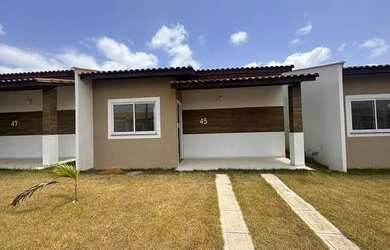 Imagem: A casa possui 2 Dormitórios, 2 Banheiros e 1 Vaga na garagem