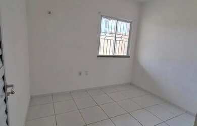 Imagem: A casa possui 2 Dormitórios, 2 Banheiros, 1 Vaga na garagem