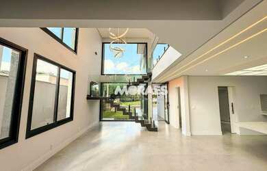 Imagem: A casa em condomínio possui 5 Dormitórios, 5 Banheiros, 3