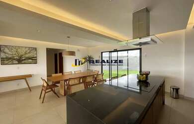 Imagem: O terreno possui 180m² de Área, Imóvel novo e está localizado