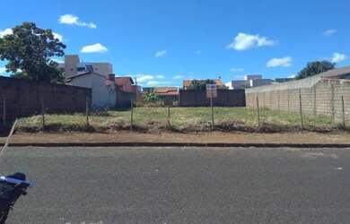 Imagem: O terreno possui 600m² de Área e está localizado em Segismundo