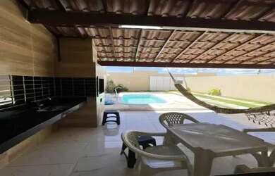 Imagem: A casa possui 3 Dormitórios, 2 Banheiros, 3 Vagas na garagem