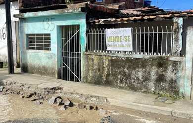 Imagem: A casa possui 2 Dormitórios, 1 Banheiro, 1 Vaga na garagem