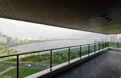 Imagem: O apartamento possui 4 Dormitórios, 5 Banheiros, 2 Vagas na