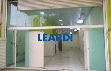 Imagem: O depósito possui 2 Vagas na garagem e 235m² de Área e está