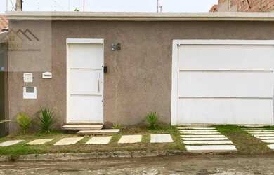 Imagem: A casa possui 2 Dormitórios, 2 Banheiros, 2 Vagas na garagem