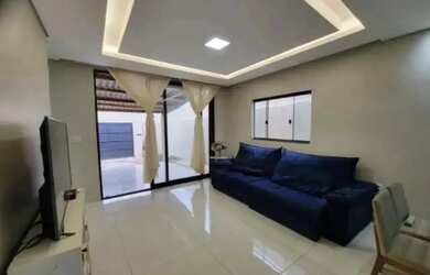 Imagem: A casa possui 2 Dormitórios, 2 Banheiros, 2 Vagas na garagem