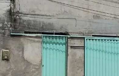 Imagem: A casa possui 2 Dormitórios, 2 Banheiros, 2 Vagas na garagem