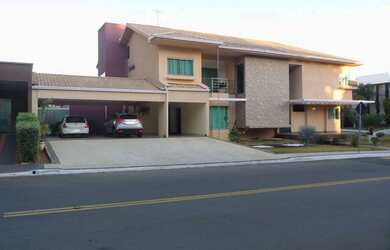 Imagem: A casa em condomínio possui 5 Dormitórios, 5 Banheiros, 400m²