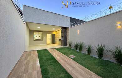 Imagem: A casa possui 3 Dormitórios, 2 Banheiros, 3 Vagas na garagem