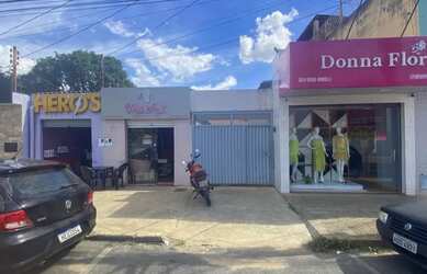 Imagem: A casa à venda possui 5 Dormitórios, 3 Banheiros e 480m²