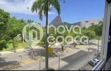 Imagem: O apartamento possui 4 Dormitórios, 4 Banheiros, 1 Vaga na