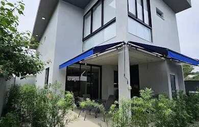 Imagem: A casa possui 3 Dormitórios, 5 Banheiros, 4 Vagas na garagem