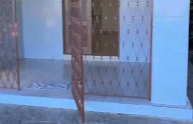 Imagem: A casa possui 3 Dormitórios, 2 Banheiros e 1 Vaga na garagem