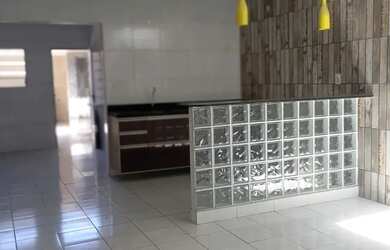 Imagem: A casa possui 3 Dormitórios, 2 Banheiros e 140m² de Área